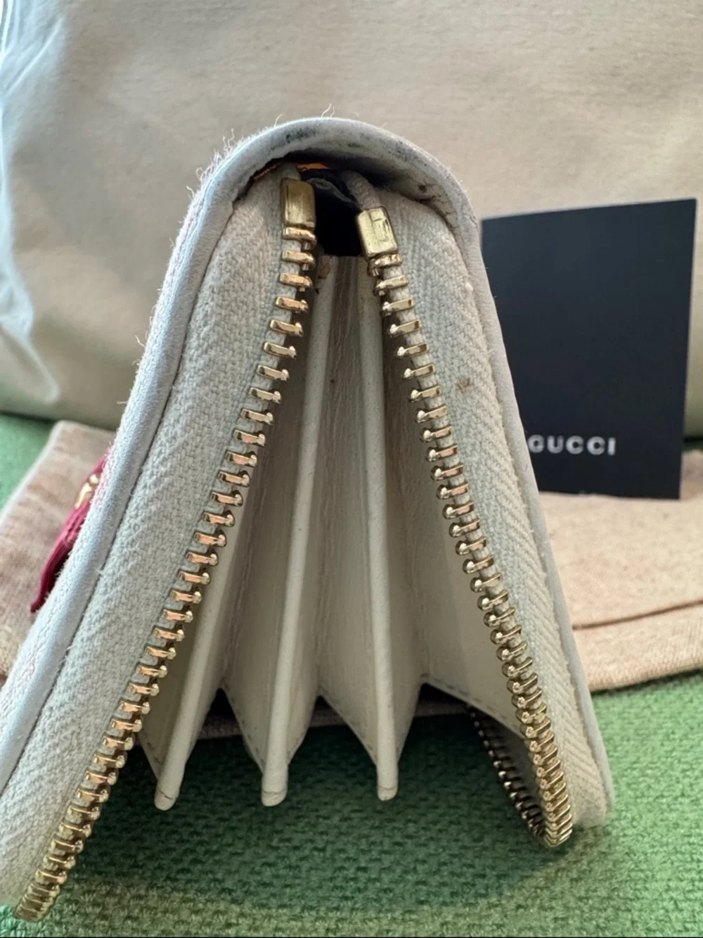 Gucci Pink Floral Canvas Zip Wallet with Burgundy Bow - Picture 7 of 8